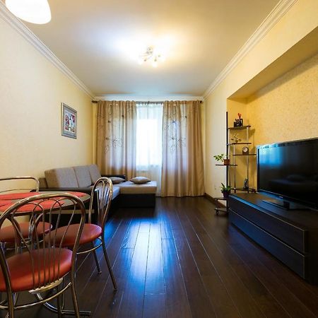 Nadezhda Apartments In Touristic Area, On The Dostyk Avenue 89 Almaty Luaran gambar