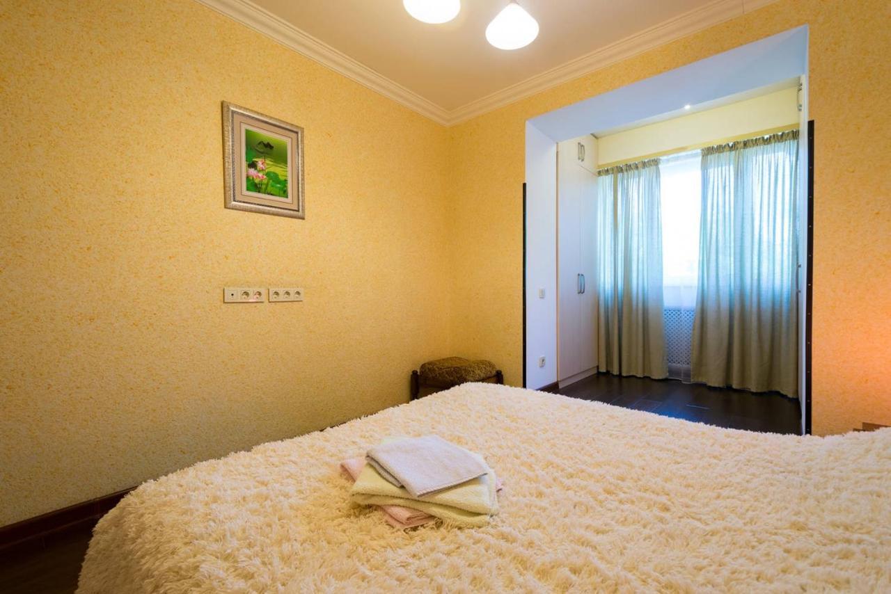 Nadezhda Apartments In Touristic Area, On The Dostyk Avenue 89 Almaty Luaran gambar