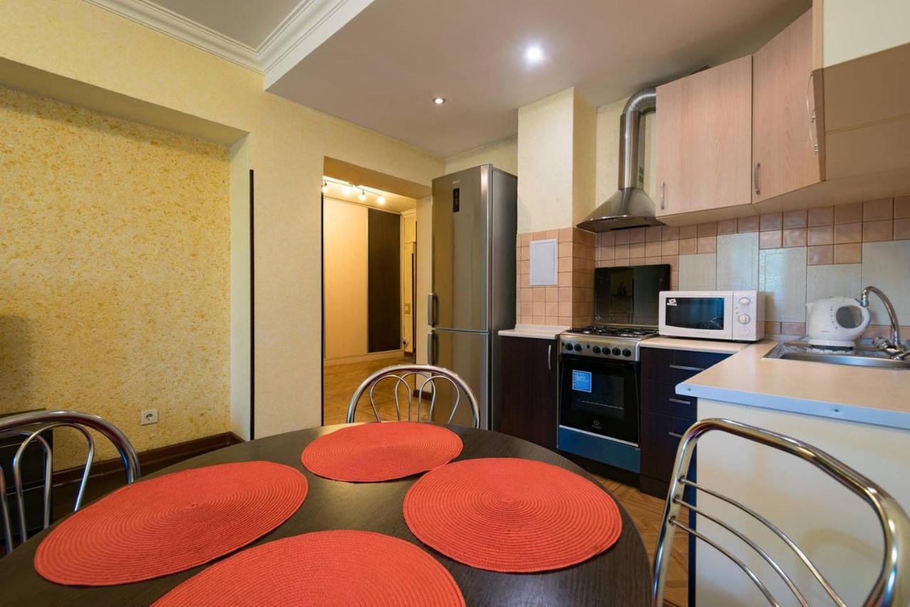 Nadezhda Apartments In Touristic Area, On The Dostyk Avenue 89 Almaty Luaran gambar