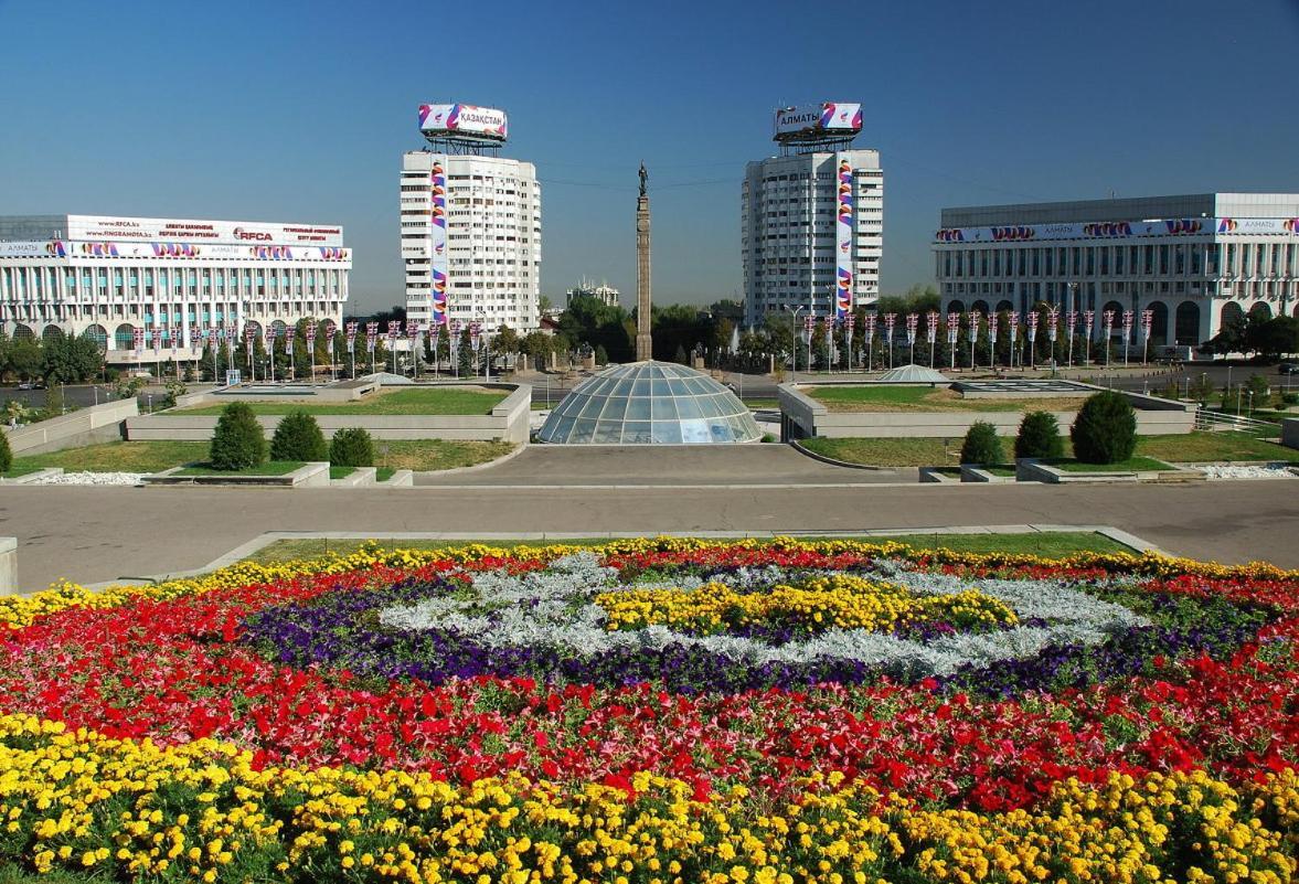 Nadezhda Apartments In Touristic Area, On The Dostyk Avenue 89 Almaty Luaran gambar