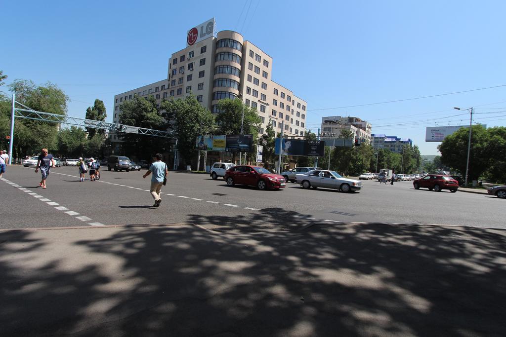 Nadezhda Apartments In Touristic Area, On The Dostyk Avenue 89 Almaty Luaran gambar