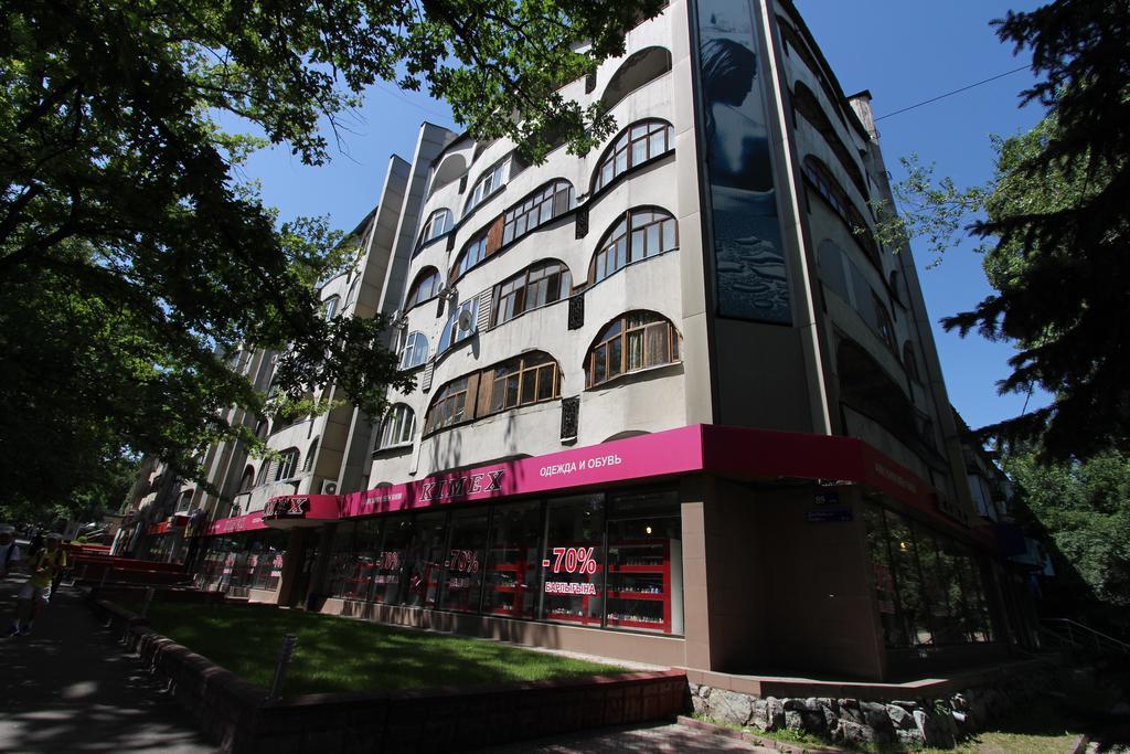 Nadezhda Apartments In Touristic Area, On The Dostyk Avenue 89 Almaty Luaran gambar